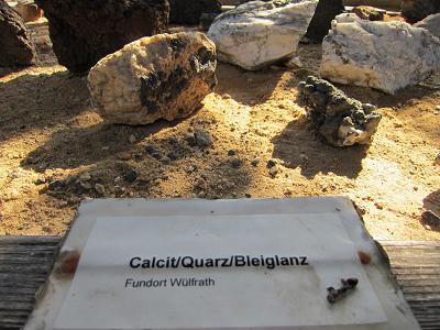 Geologie-Stand - Calcit / Quarz / Bleiglanz