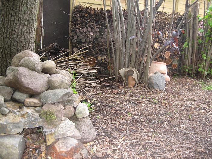Steine als Nisthilfen - Steinhaufen