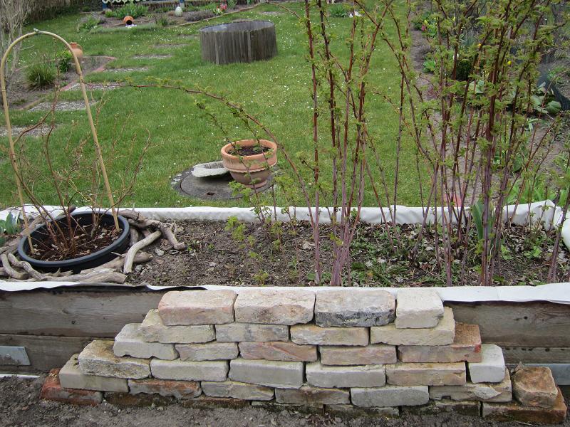 Steine als Nisthilfen - Steinmauern und aehnliches