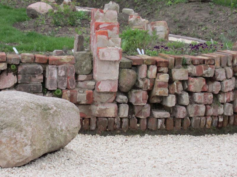 Steine als Nisthilfen - Steinmauern und aehnliches