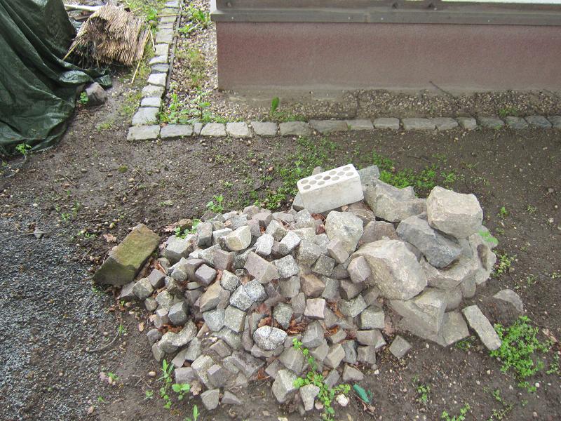 Steine als Nisthilfen - Steinhaufen