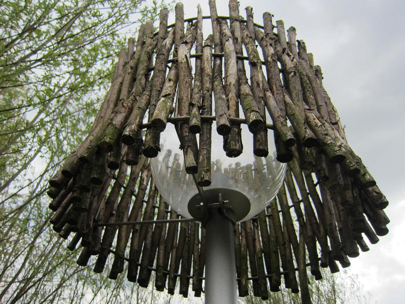 Totholz -Totholz als Tisch / Stuhl / Bank / Lampe / Staender