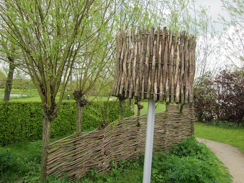 Totholz - Totholz-Hecken / Waende / Zaeune / Pergolen aus Holzstapelwaenden