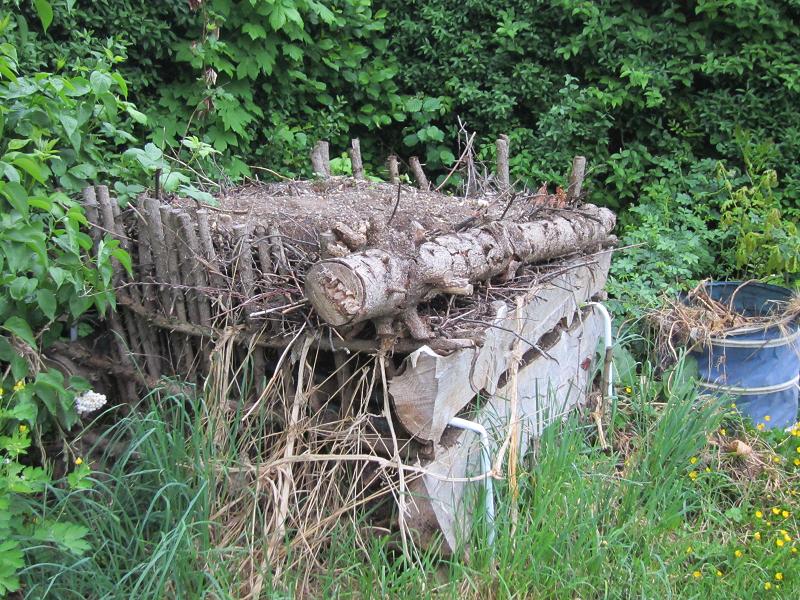 Totholz - Totholz-Hecken / Waende / Zaeune / Pergolen aus Holzstapelwaenden